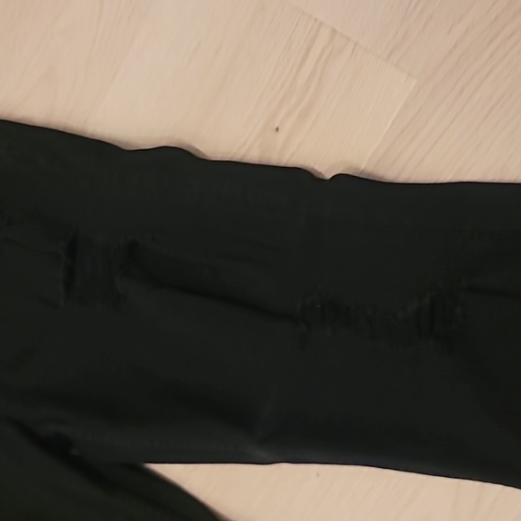 NWT RSQ black distressed jeans. Size 34 × 30 - Picture 4 of 6